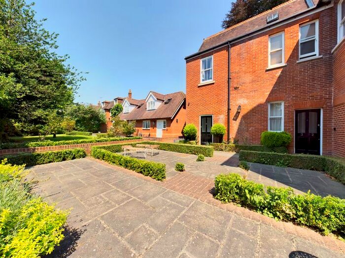 2 Bedroom Flat To Rent In The Gables, London Road, Canterbury, Kent, CT2