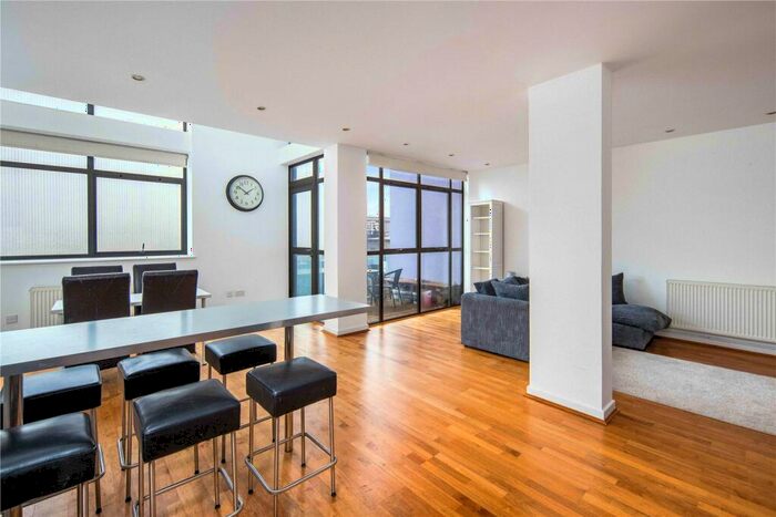 2 Bedroom Flat To Rent In Crown Place Apartments, Varcoe Road, London, SE16