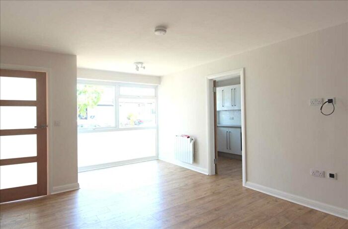 2 Bedroom Apartment To Rent In Leigh On Sea, SS9