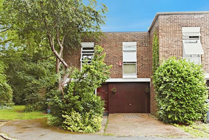 5 Bedroom Semi-Detached House For Sale In Caroline Close, Croydon, Surrey, CR0