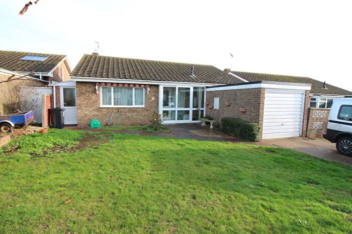 2 Bedroom Bungalow To Rent In Lowes Chase, Walton On The Naze, CO14