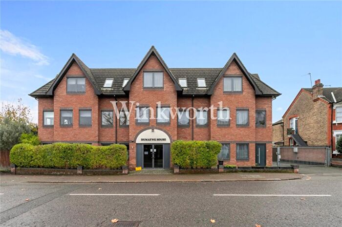 2 Bedroom Apartment For Sale In Fox Lane, London, N13