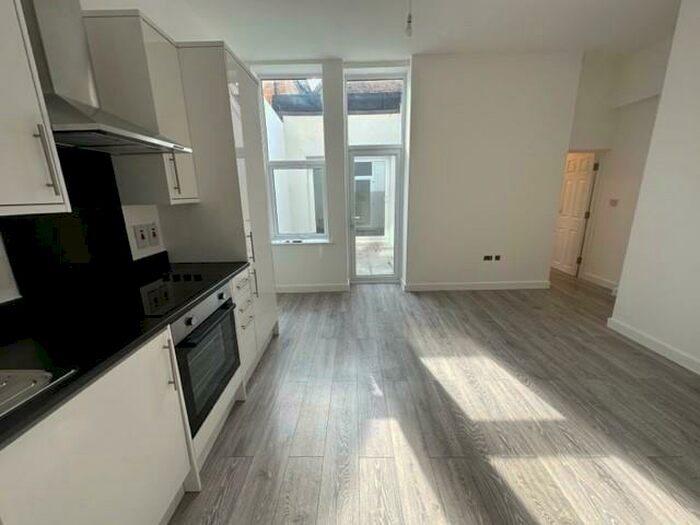 1 Bedroom Flat To Rent In Holly Lane, Goodmayes, IG3