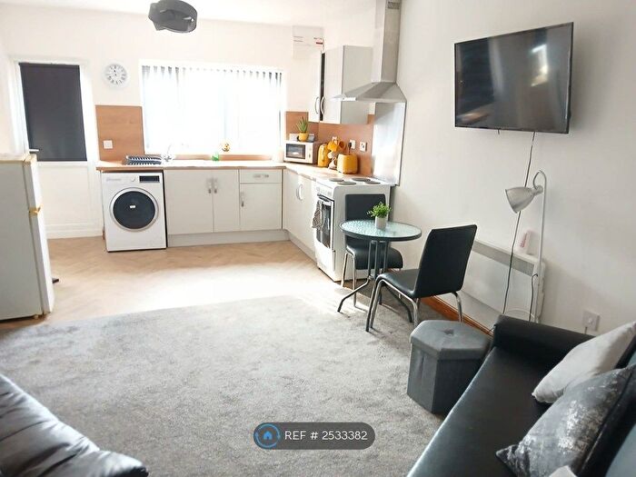 1 Bedroom Flat To Rent In Hill Rise, Leicester, LE4