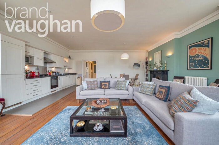 1 Bedroom Flat To Rent In Brunswick Square, Hove, East Sussex, BN3