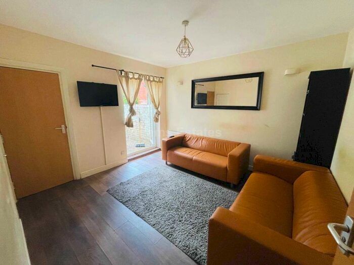 6 Bedroom Terraced House To Rent In Hatherley Road, Reading, RG1