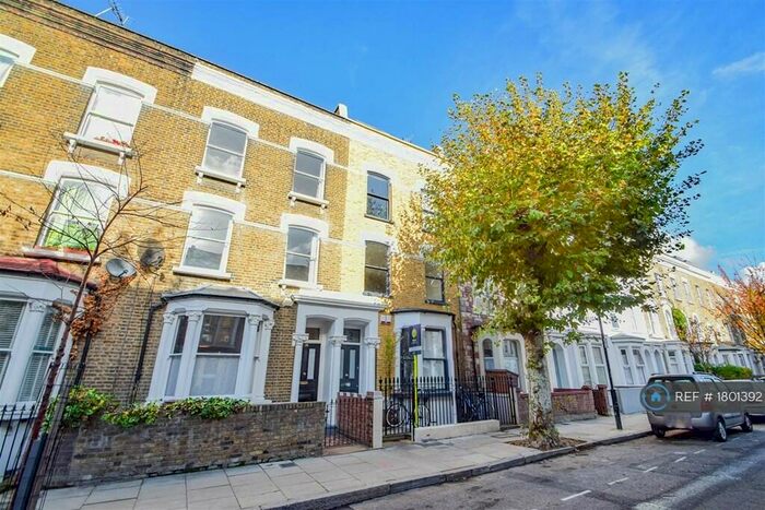 3 Bedroom Flat To Rent In Dunlace Road, London, E5