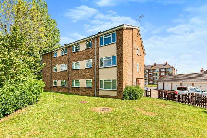 1 Bedroom Flat To Rent In Hazelwood Close, Hitchin, Hertfordshire, SG5