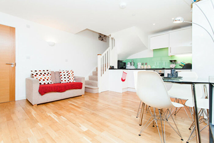 2 Bedroom Terraced House For Sale In Batley House, Stoke Newington, N16