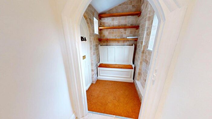 3 Bedroom Flat To Rent In Manor Farm Road, Dorchester-On-Thames, OX10