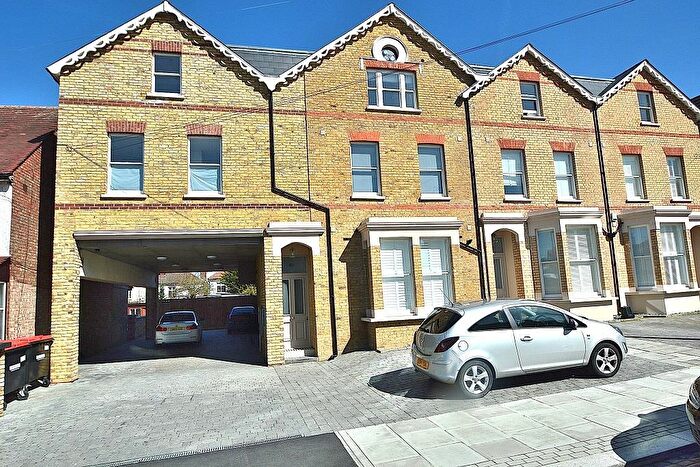 2 Bedroom Flat To Rent In Cawdor House, - Parkhurst Road, London, N11