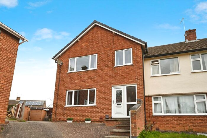 3 Bedroom Semi-Detached House For Sale In Pentland Close, Chesterfield, Derbyshire, S40