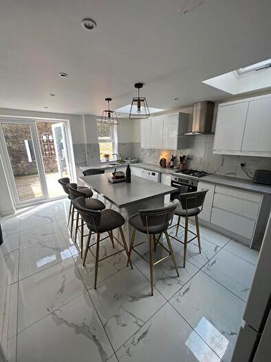 6 Bedroom Terraced House To Rent In Dayton Grove, London, SE15