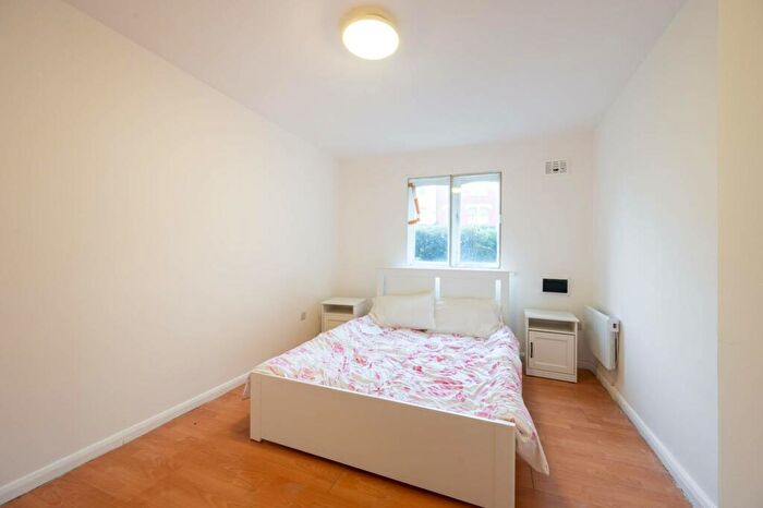 1 Bedroom Flat For Sale In Harrow Road, Kensal Green, London, NW10