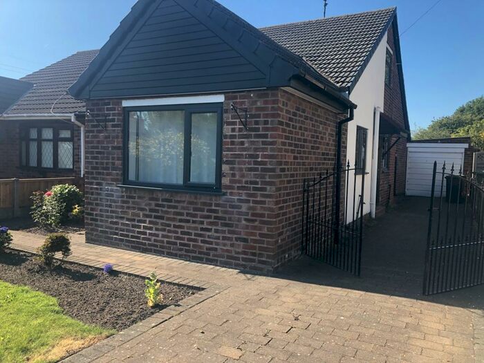 2 Bedroom Semi-Detached Bungalow To Rent In Sefton Drive, Maghull, L31