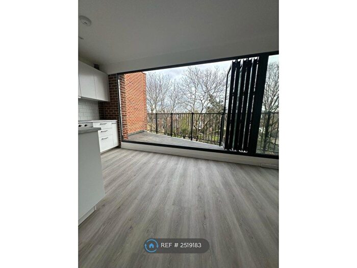 3 Bedroom Flat To Rent In Ramster House, London, SE20