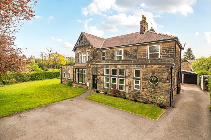 2 Bedroom Flat For Sale In Old Park Road, Roundhay, Leeds, LS8