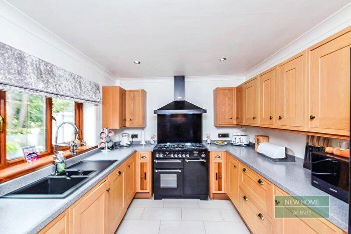 4 Bedroom Detached House For Sale In Waterloo Road, Capel Hendre, Ammanford, SA18