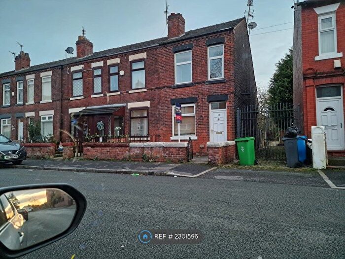 2 Bedroom End Of Terrace House To Rent In Hawthorn Road, Manchester, M40