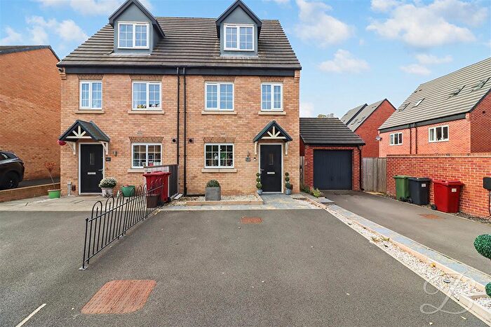 3 Bedroom Semi-Detached House For Sale In Milford Drive, Wingerworth, Chesterfield, S42