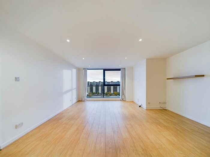 1 Bedroom Flat To Rent In Stobcross Street, G3