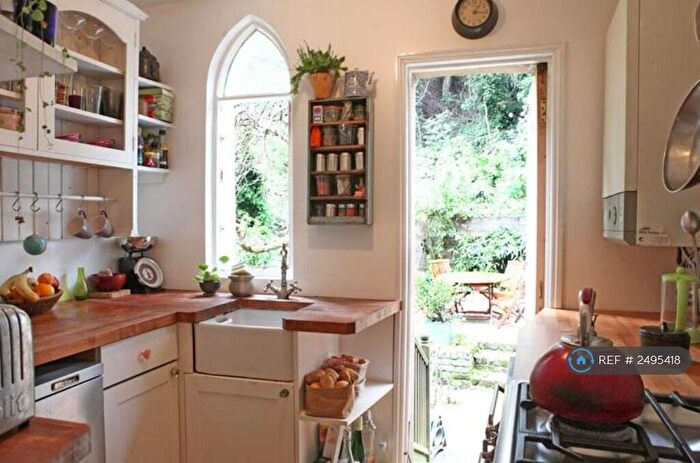 2 Bedroom Flat To Rent In Archway Road, London, N19