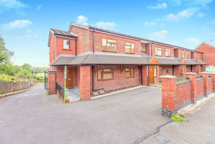 2 Bedroom Flat To Rent In Parkway Road, Dudley, West Midlands, DY1