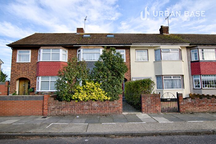 4 Bedroom Terraced House To Rent In South Hall Drive, Rainham, RM13