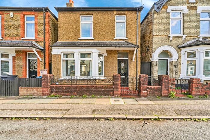 3 Bedroom Detached House For Sale In Caversham Road, Kingston Upon Thames, KT1