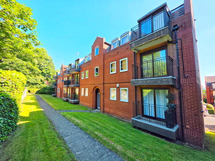 2 Bedroom Flat For Sale In Lombard Close, Barnsley, S75