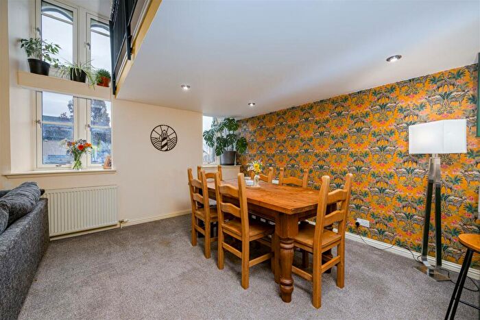 2 Bedroom Apartment For Sale In Smillie Court, Dundee, DD3