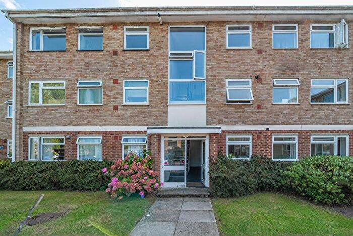 2 Bedroom Apartment To Rent In Jordans Close, Guildford, GU1