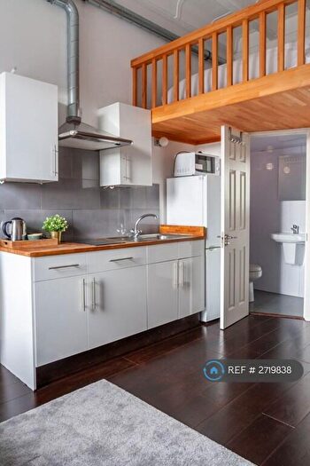 Studio To Rent In Edgware Road, London, NW2