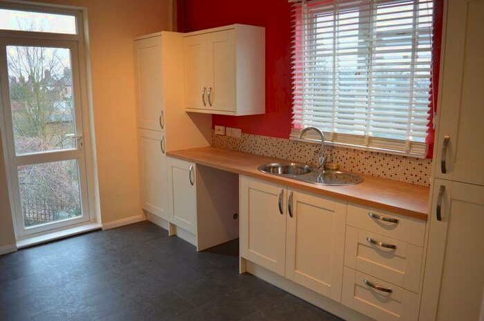 1 Bedroom Flat To Rent In Priory Avenue, Southend-On-Sea, SS2