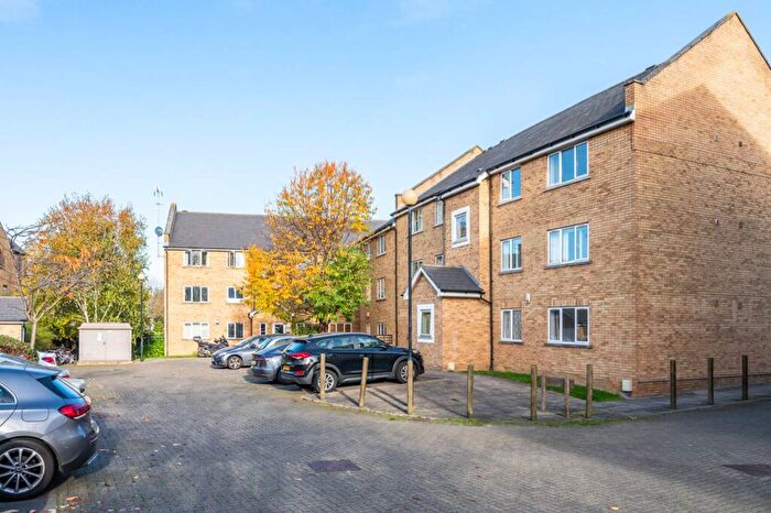 2 Bedroom Flat To Rent In Langbourne Place, Canary Wharf, London, E14