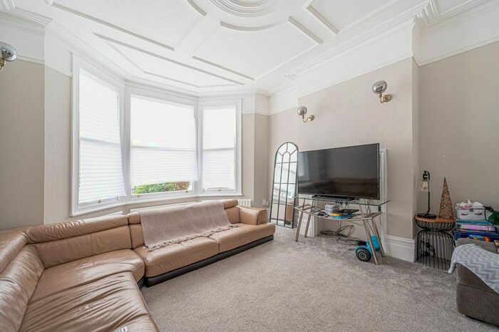 3 Bedroom Terraced House To Rent In Squires Lane, Finchley Central, London, N3