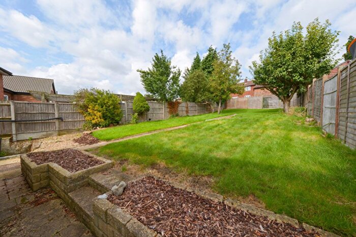 3 Bedroom Semi-Detached House For Sale In Coningsby Bank, St. Albans, AL1