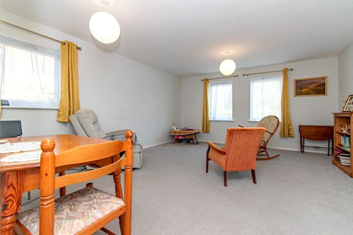 2 Bedroom Flat For Sale In Cotsmoor, Granville Road, St. Albans, Hertfordshire, AL1