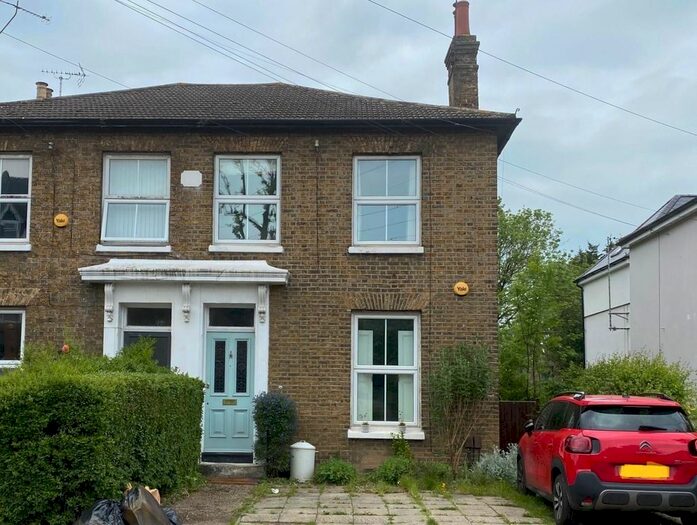 2 Bedroom Maisonette To Rent In Eastern Road, Gidea Park, Romford, RM1