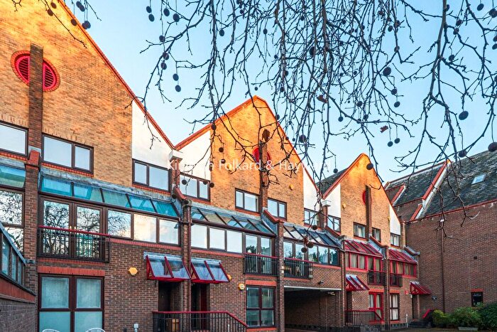 1 Bedroom Flat To Rent In Bywater Place, Surrey Quays, London, SE16