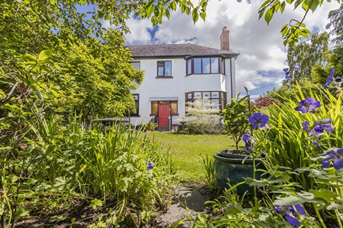 3 Bedroom Semi-Detached House For Sale In Springfield Drive, Wistaston Cheshire, CW2