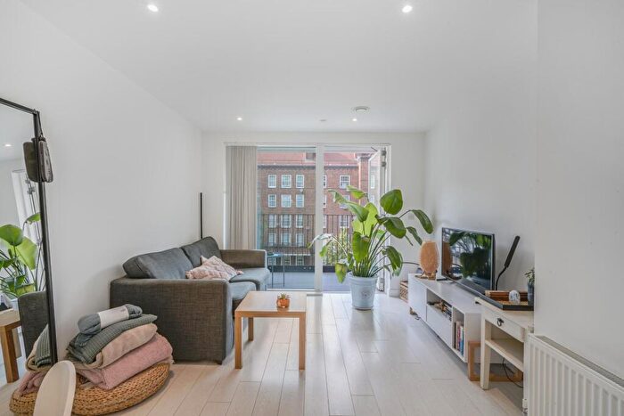 1 Bedroom Apartment To Rent In Dalston Lane, London, E8