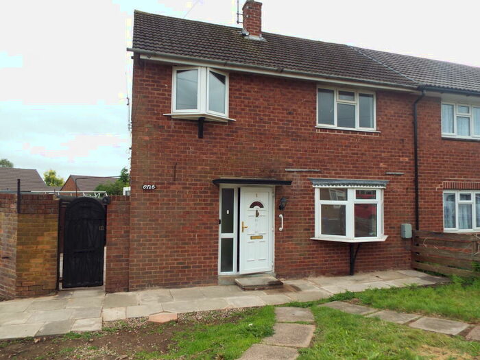 3 Bedroom Semi-Detached House To Rent In Lime Grove, Stapenhill, Burton Upon Trent., DE15