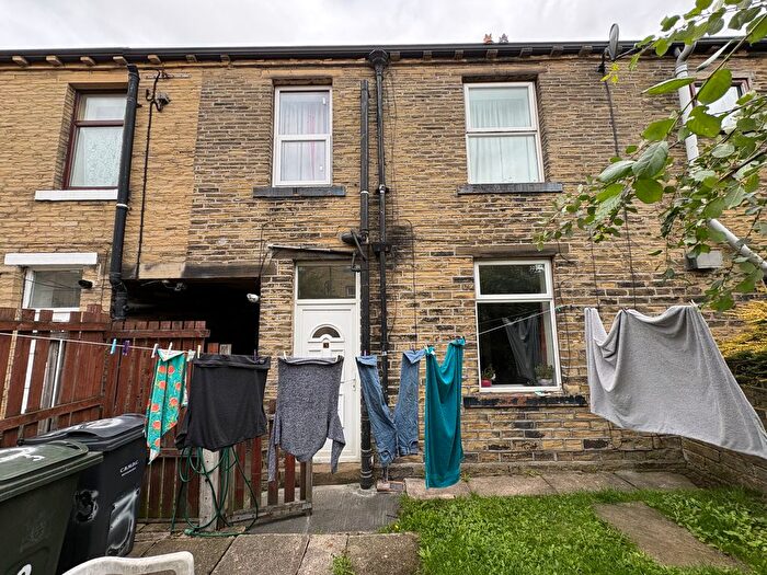 2 Bedroom Terraced House For Sale In Watmough Street, Bradford, BD7