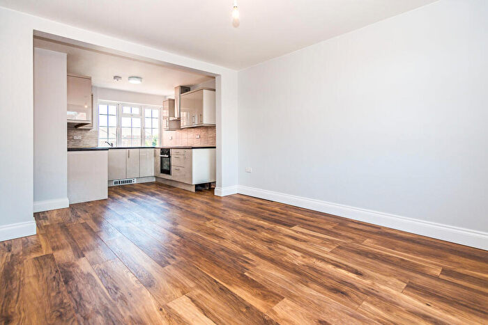 2 Bedroom Flat To Rent In Bridge Street, Caversham, Reading, RG4