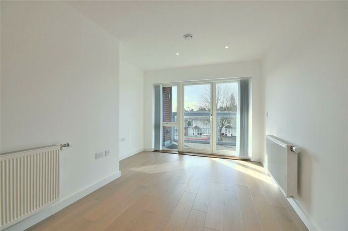 1 Bedroom Flat To Rent In Wilkinson Close, Cricklewood, NW2