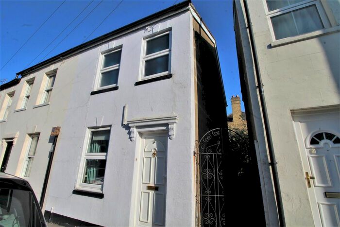 2 Bedroom End Of Terrace House To Rent In Victoria Road, Sevenoaks, TN13