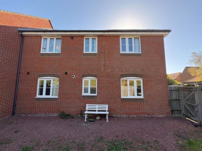 2 Bedroom Maisonette For Sale In Lincroft, Cranfield, Bedford, MK43