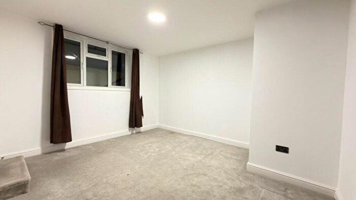 1 Bedroom Flat To Rent In Park Hill, Bickley, BR1