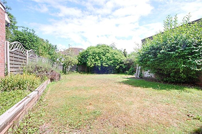 3 Bedroom End Of Terrace House To Rent In Chase Road, London, N14